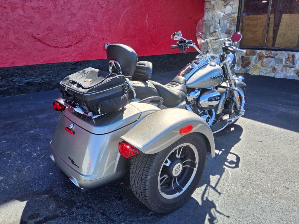 2017 Harley-davidson Freewheeler - $15,995