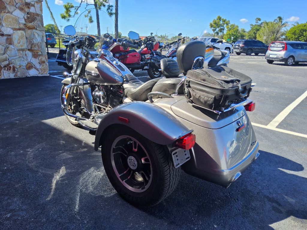 2017 Harley-davidson Freewheeler - $15,995