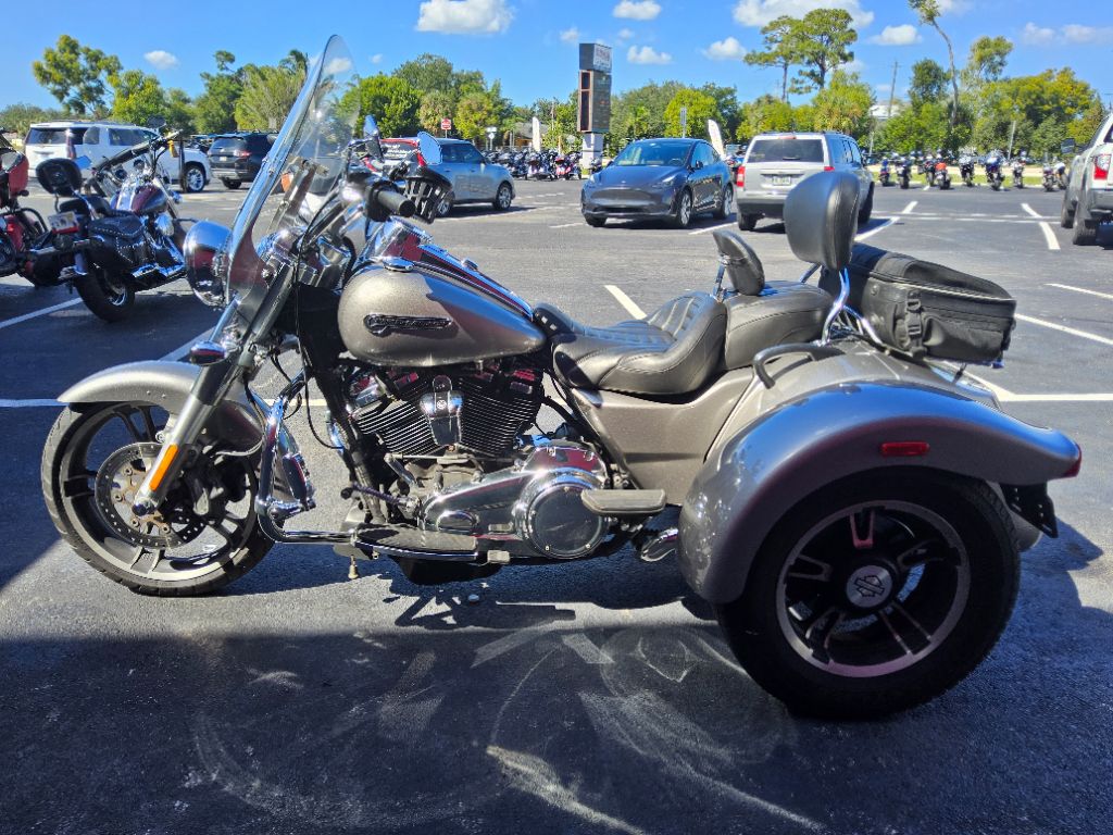 2017 Harley-davidson Freewheeler - $15,995