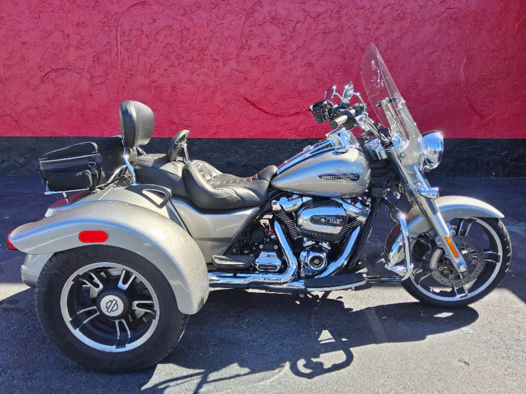 2017 Harley-davidson Freewheeler - $15,995