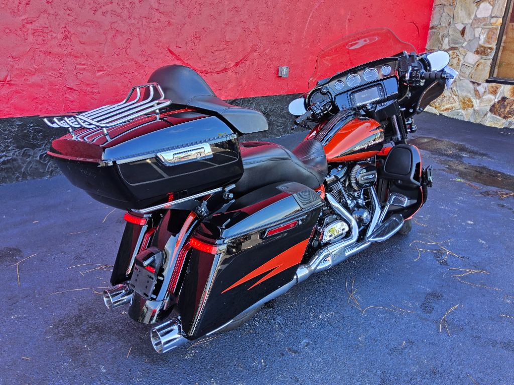 2017 Harley-davidson Cvo Street Glide - $17,995
