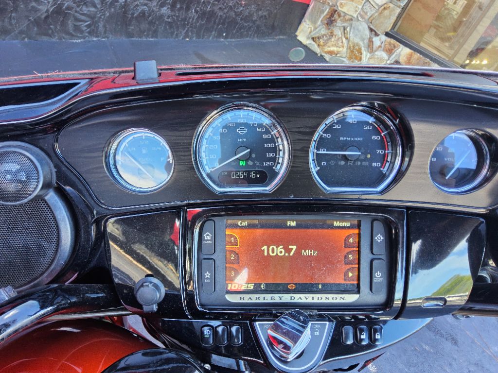 2017 Harley-davidson Cvo Street Glide - $17,995