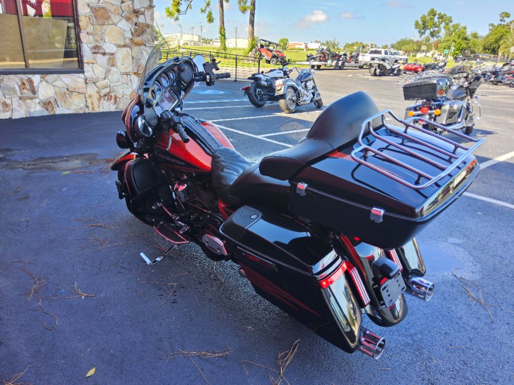 2017 Harley-davidson Cvo Street Glide - $17,995