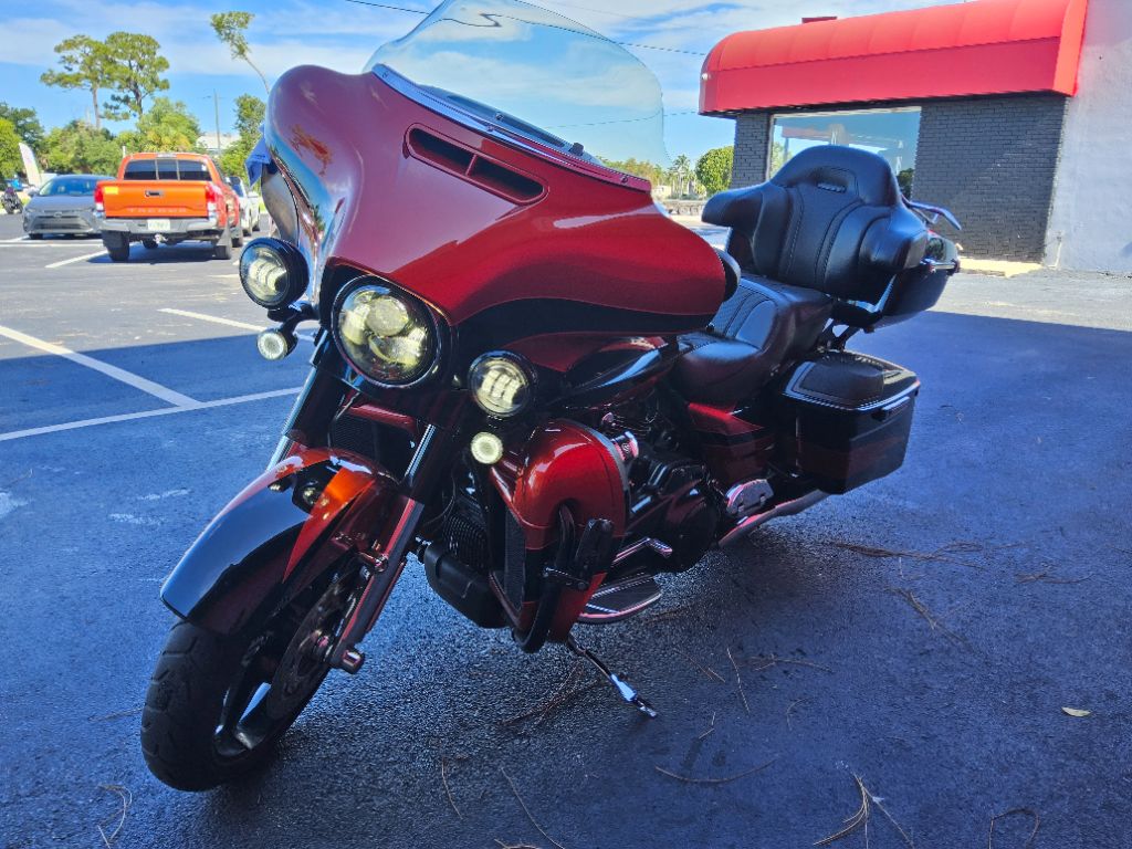 2017 Harley-davidson Cvo Street Glide - $17,995