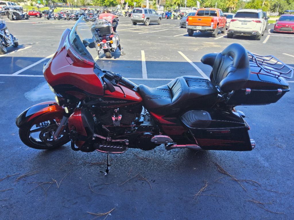 2017 Harley-davidson Cvo Street Glide - $17,995