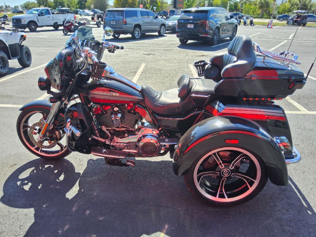 2020 Harley Davidson CVO TRI Glide - $32,995
