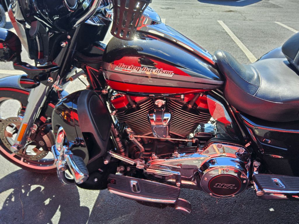 2020 Harley Davidson CVO TRI Glide - $32,995