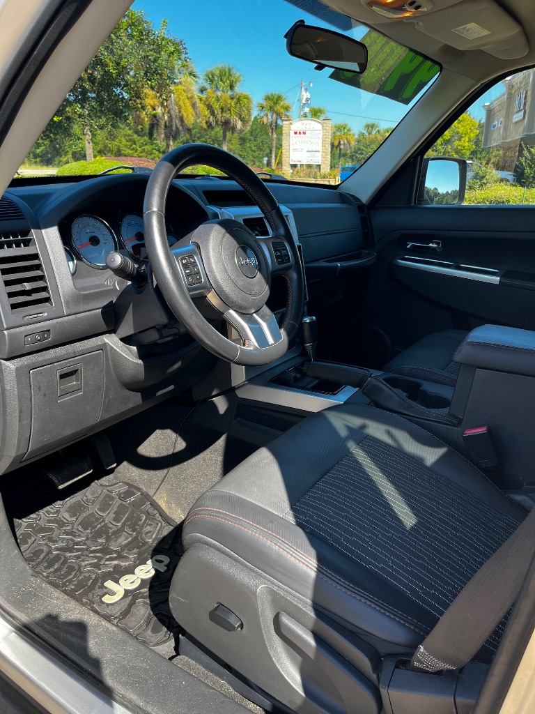 2012 Jeep Liberty - $9,900