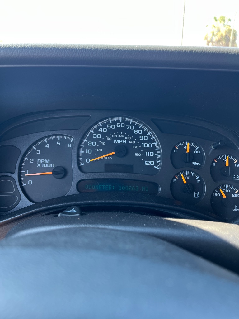 2004 Chevrolet Avalanche - $8,900