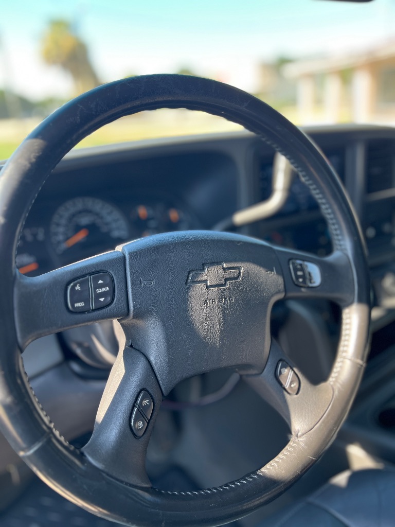 2004 Chevrolet Avalanche - $8,900