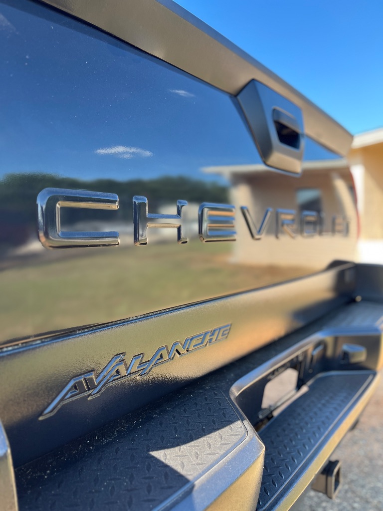 2004 Chevrolet Avalanche - $8,900