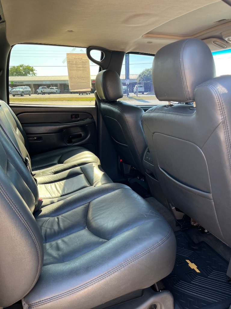 2004 Chevrolet Avalanche - $8,900