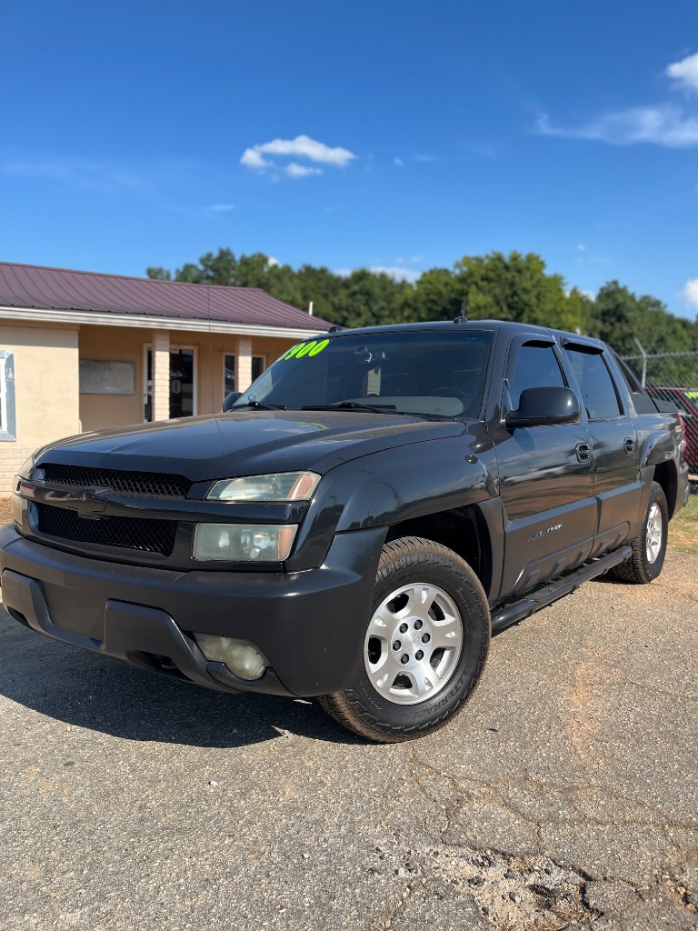 2004 Chevrolet Avalanche - $8,900