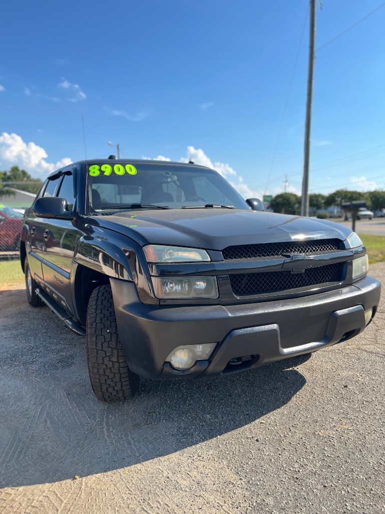 2004 Chevrolet Avalanche - $8,900