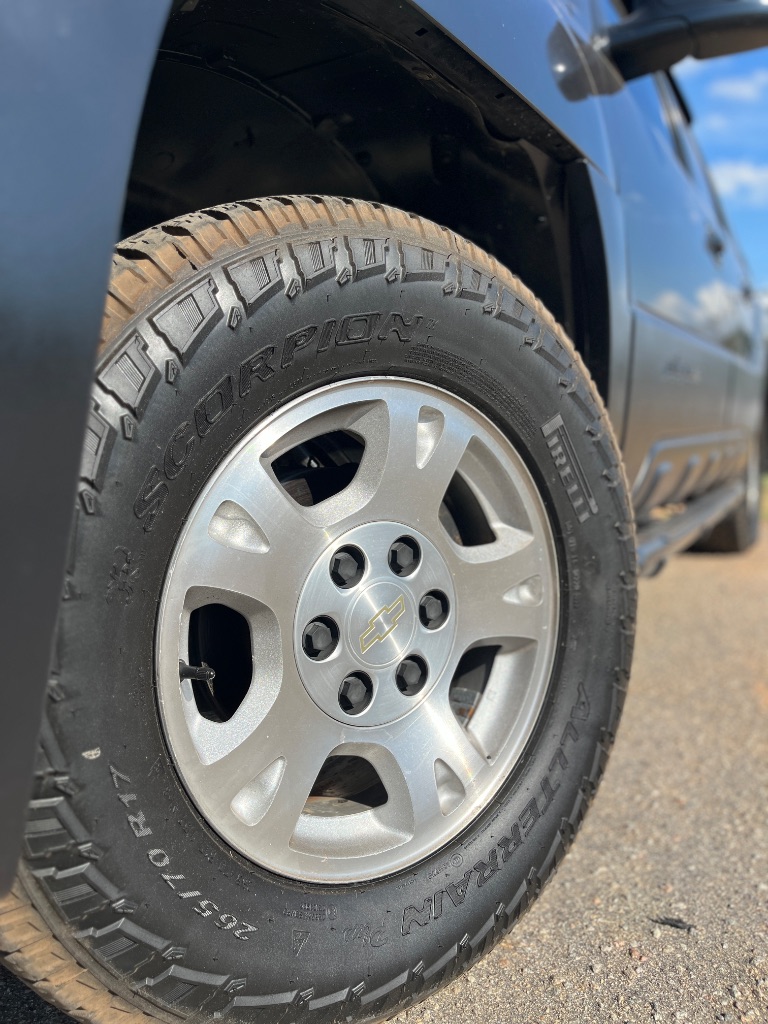 2004 Chevrolet Avalanche - $8,900