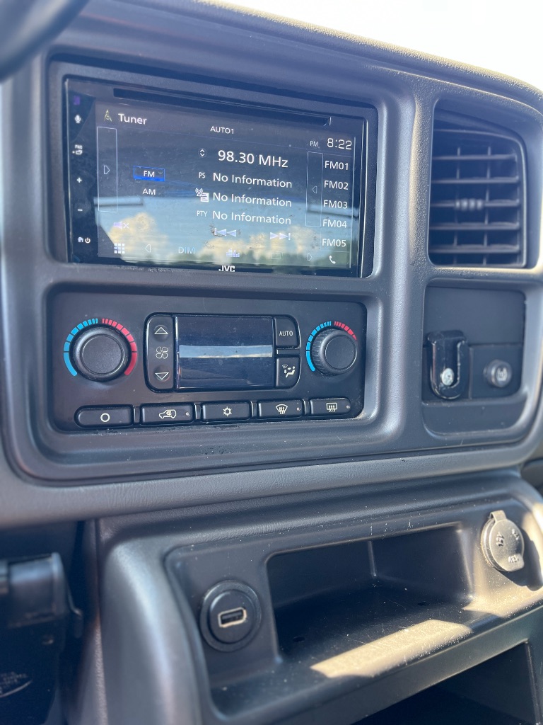2004 Chevrolet Avalanche - $8,900