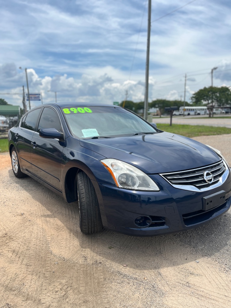 2012 Nissan Altima - $8,900