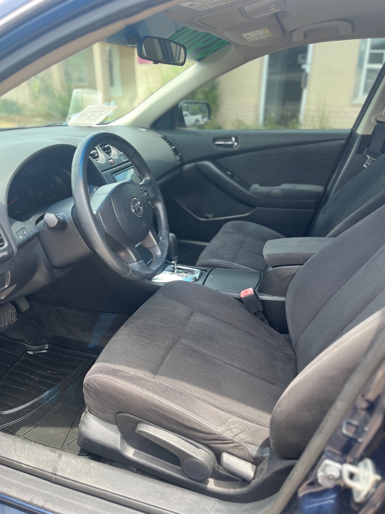2012 Nissan Altima - $8,900