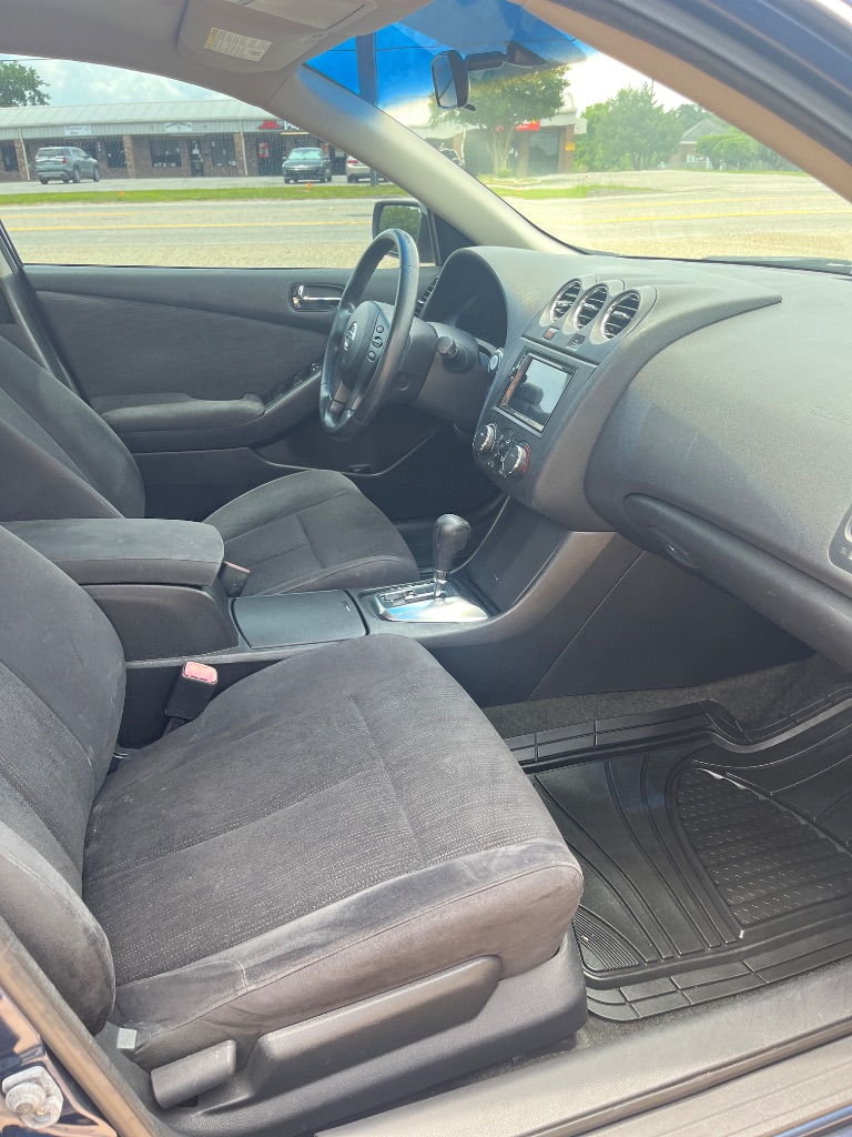 2012 Nissan Altima - $8,900
