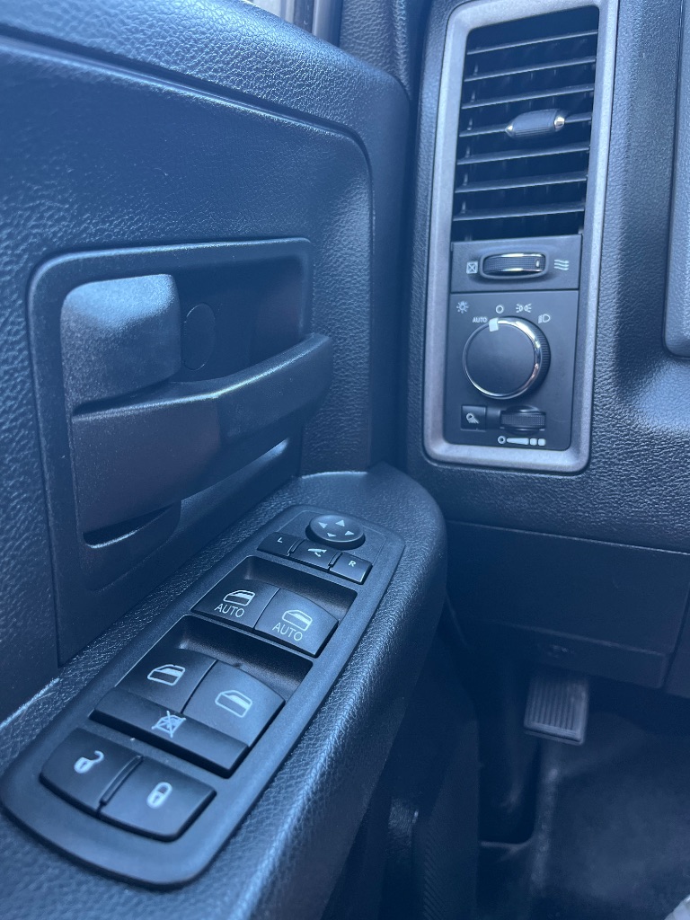 2014 Ram 1500 - $9,900