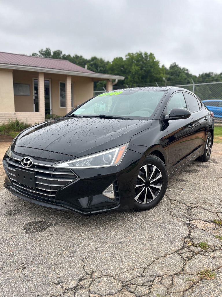 2019 Hyundai Elantra - $10,900
