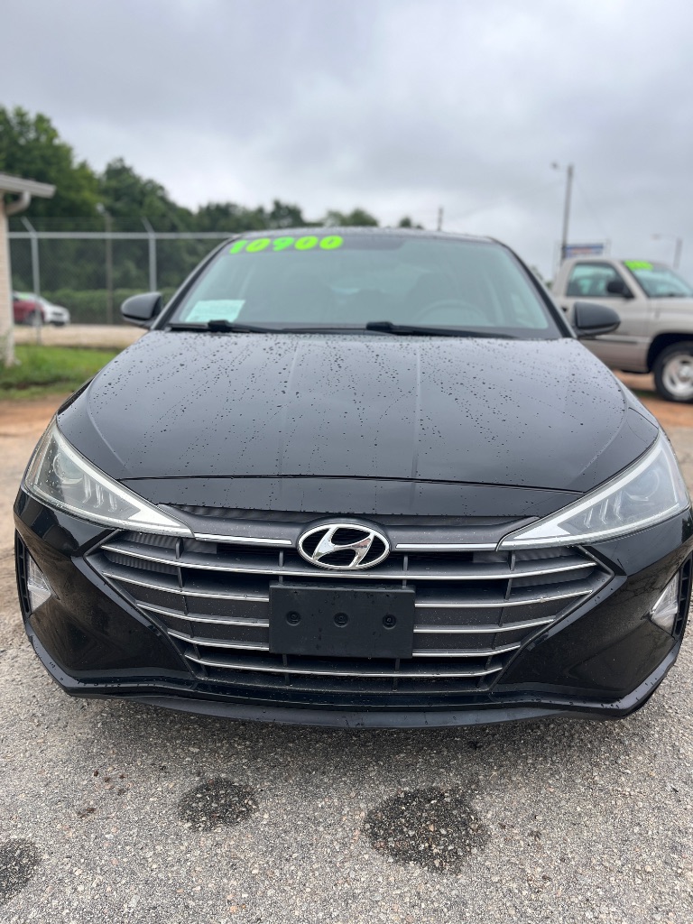 2019 Hyundai Elantra - $10,900