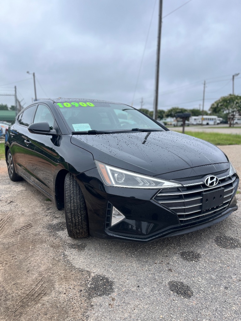 2019 Hyundai Elantra - $10,900