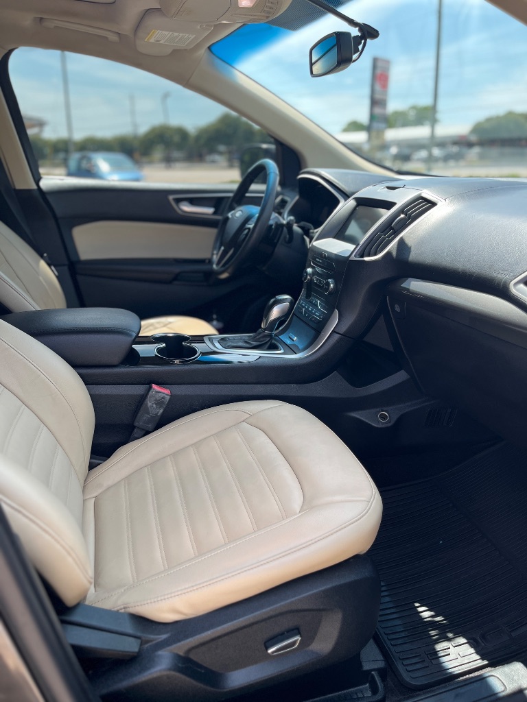 2016 Ford Edge - $9,900