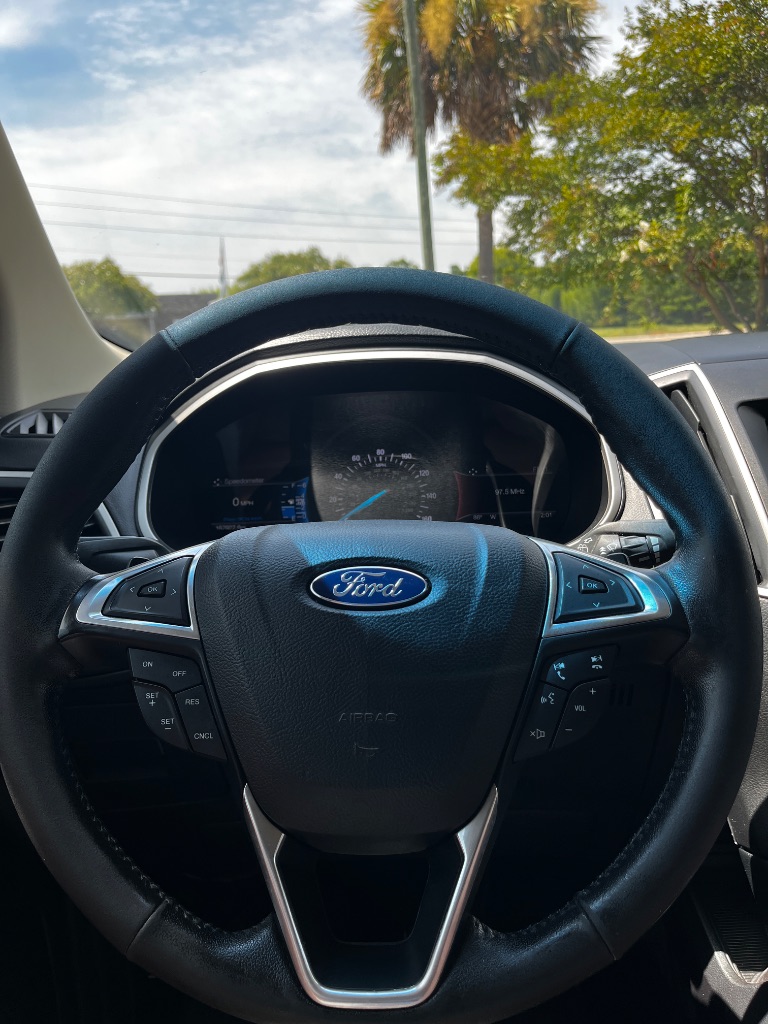 2016 Ford Edge - $9,900
