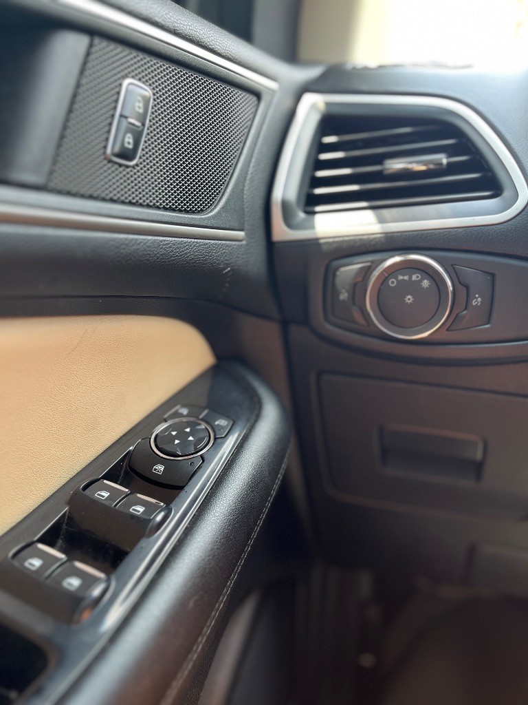 2016 Ford Edge - $9,900