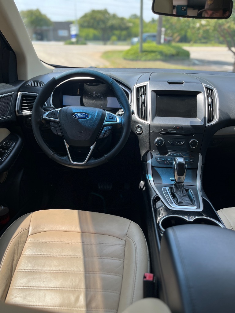 2016 Ford Edge - $9,900