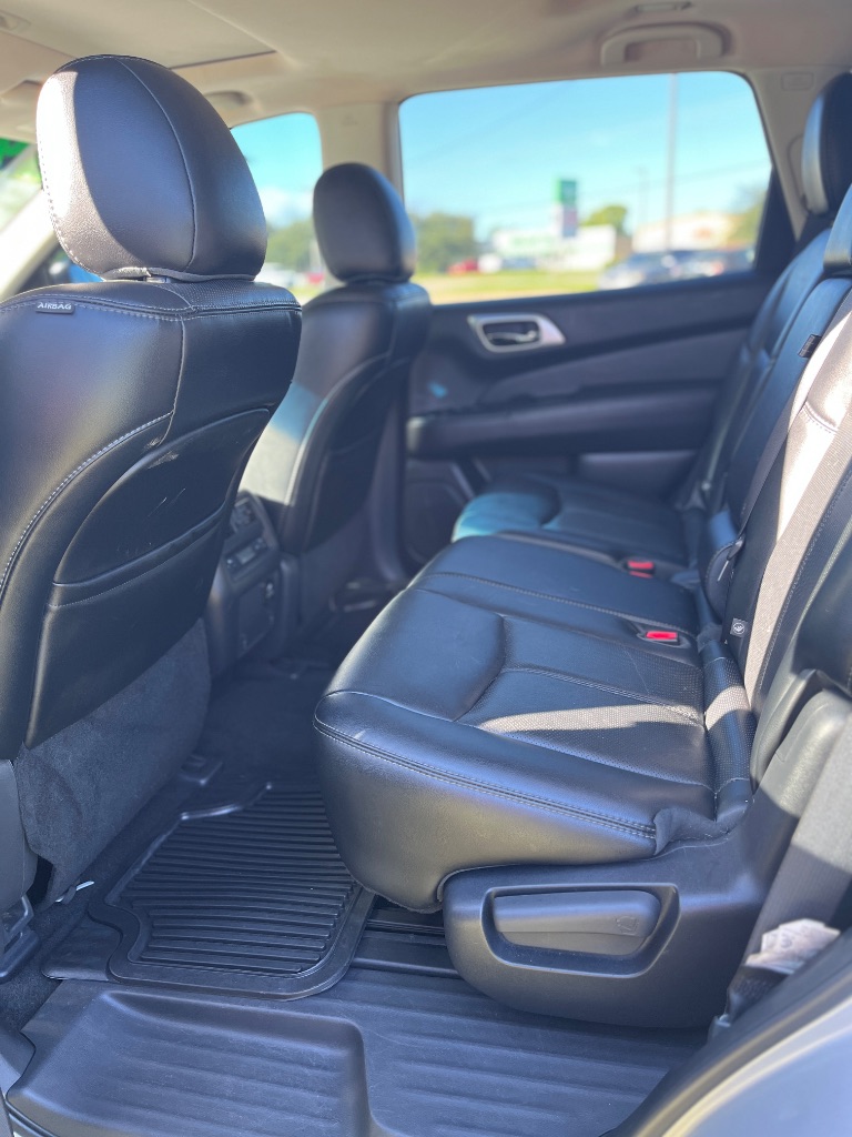 2015 Nissan Pathfinder - $8,900