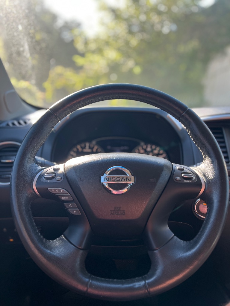 2015 Nissan Pathfinder - $8,900