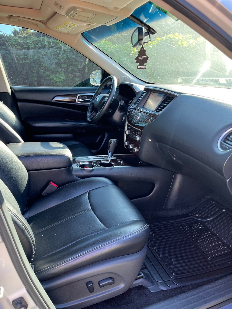 2015 Nissan Pathfinder - $8,900