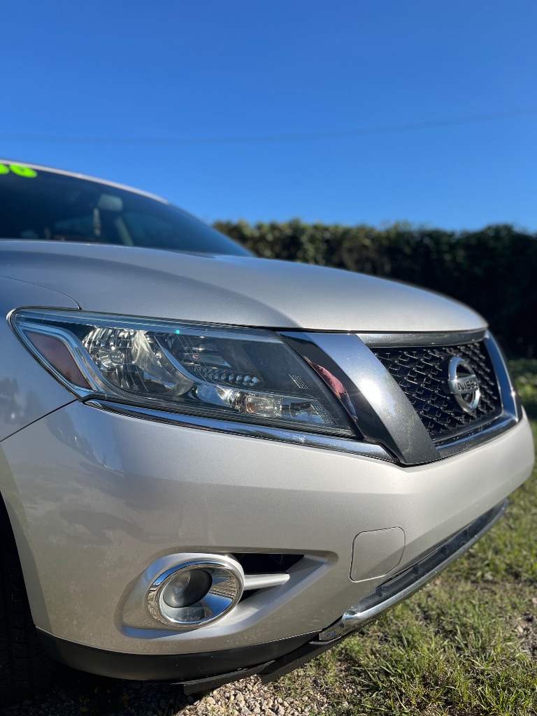 2015 Nissan Pathfinder - $8,900