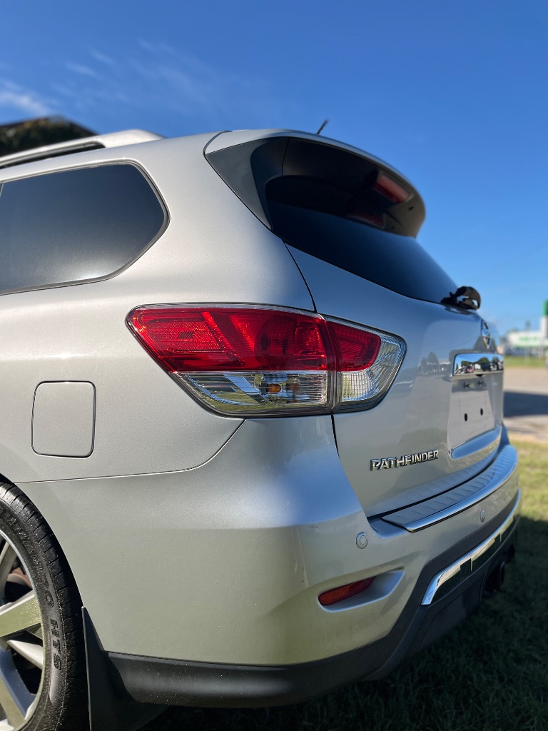 2015 Nissan Pathfinder - $8,900