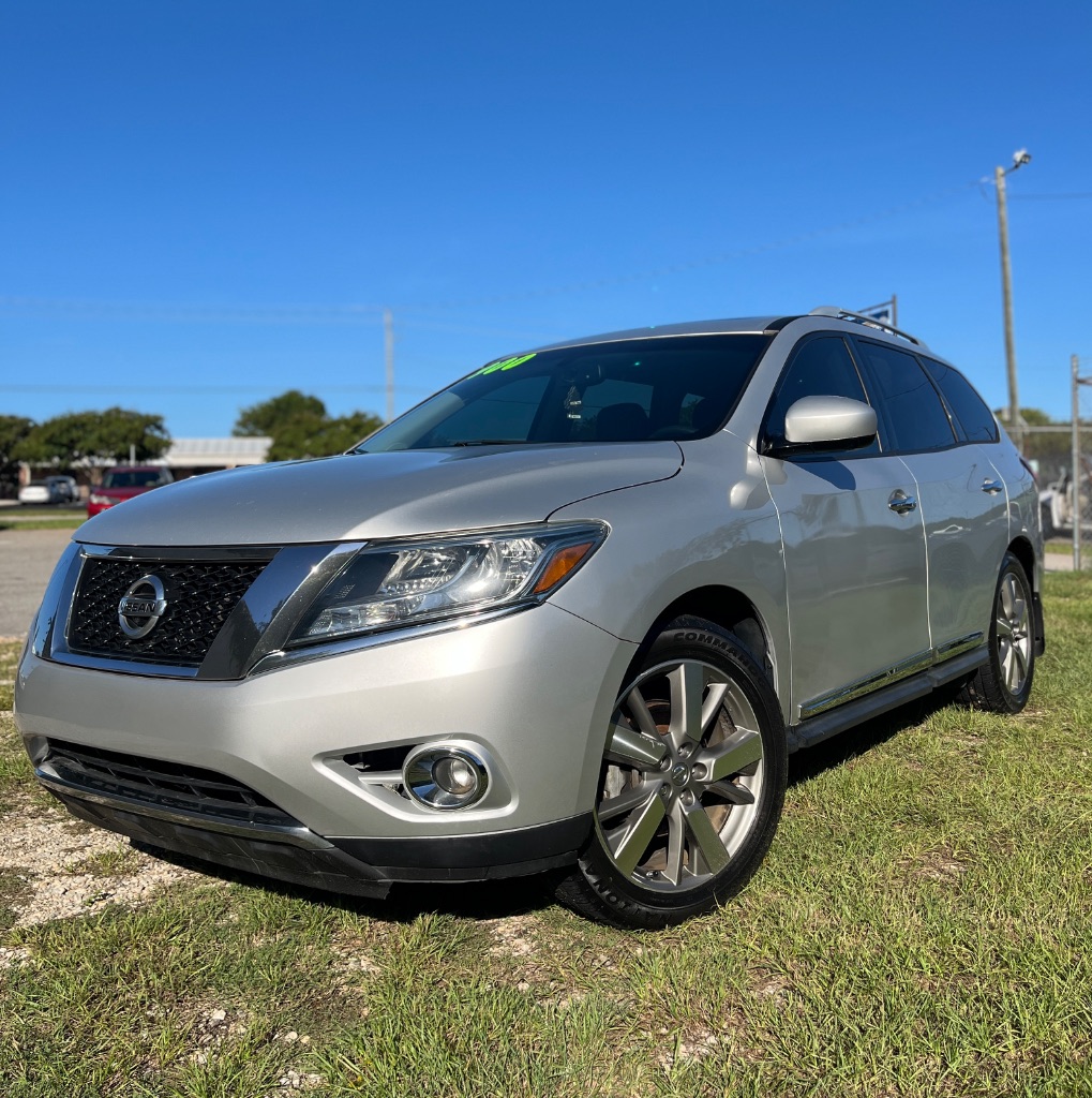 2015 Nissan Pathfinder - $8,900