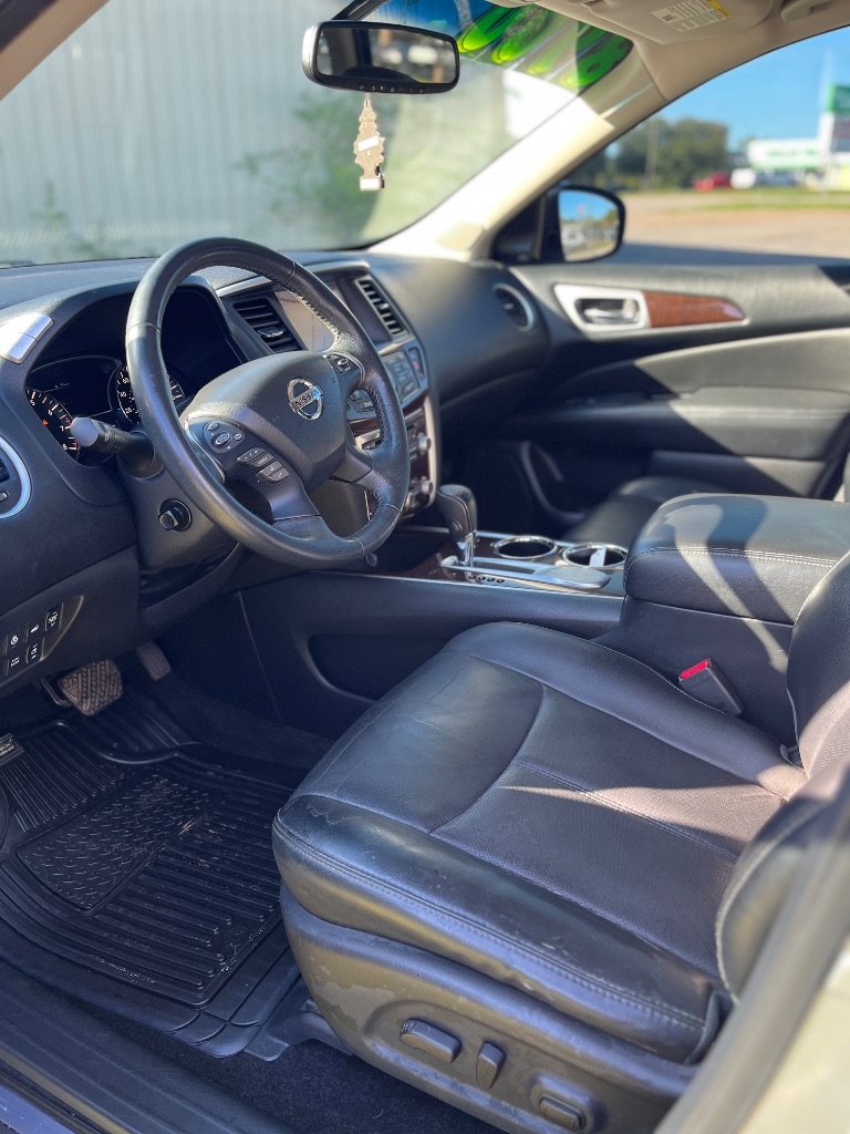 2015 Nissan Pathfinder - $8,900