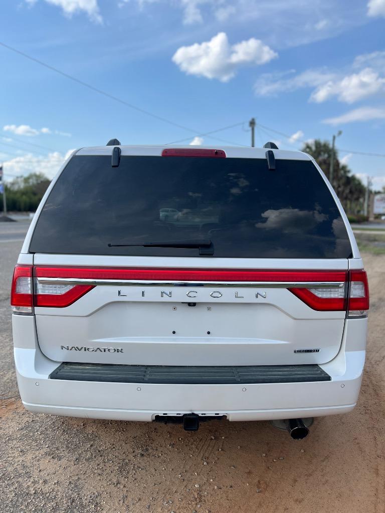 2016 Lincoln Navigator - $10,900