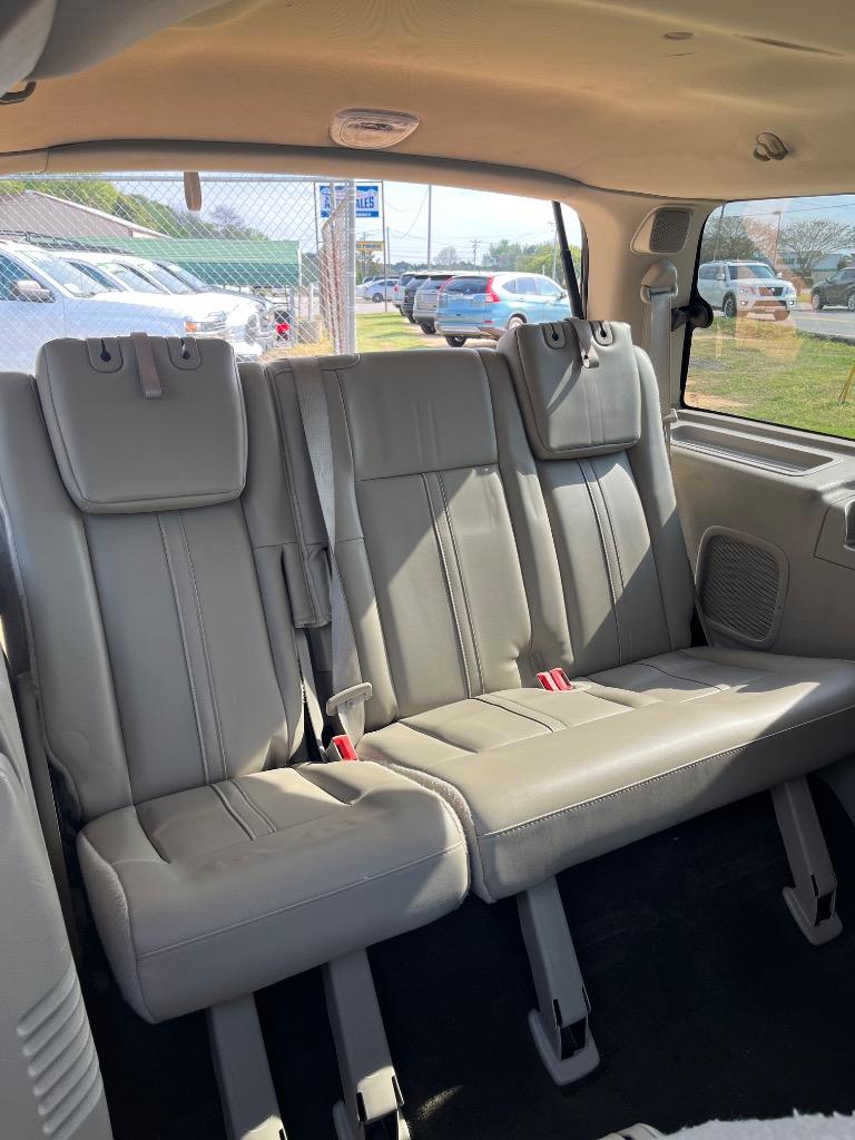 2016 Lincoln Navigator - $10,900