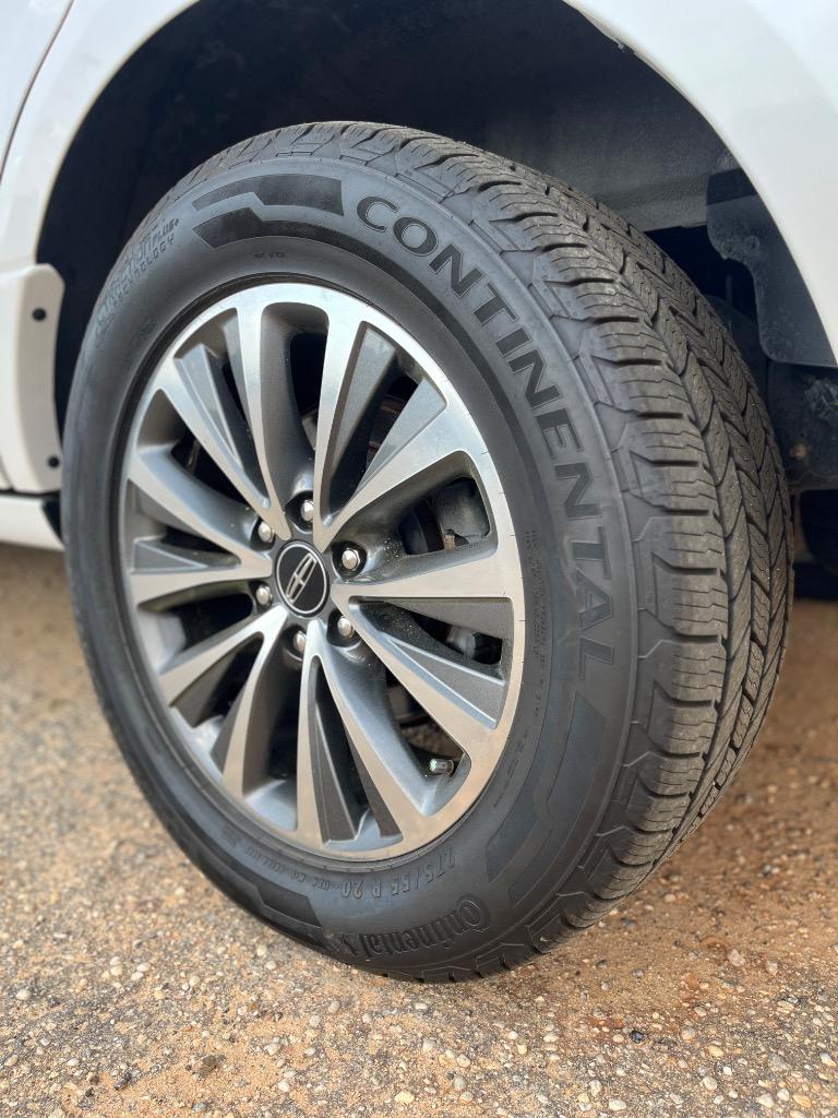 2016 Lincoln Navigator - $10,900