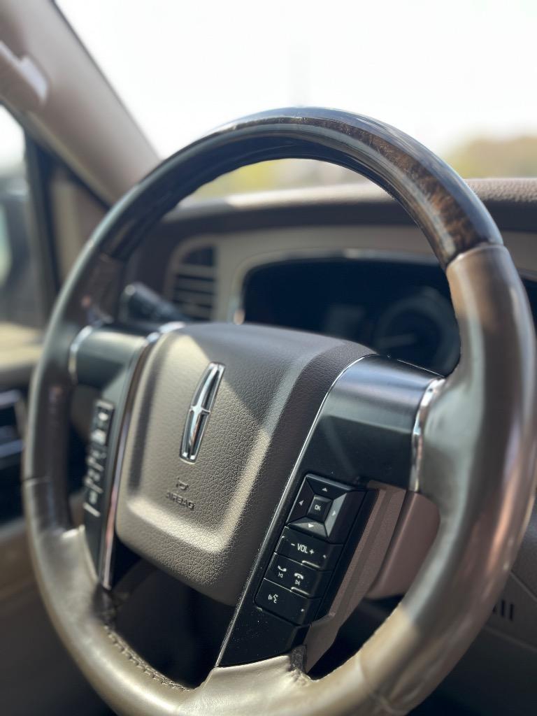 2016 Lincoln Navigator - $10,900