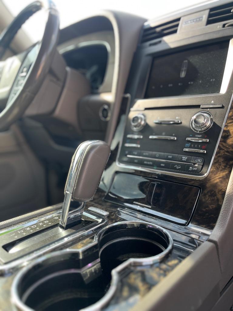 2016 Lincoln Navigator - $10,900