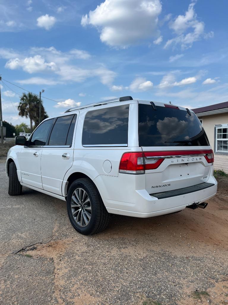 2016 Lincoln Navigator - $10,900
