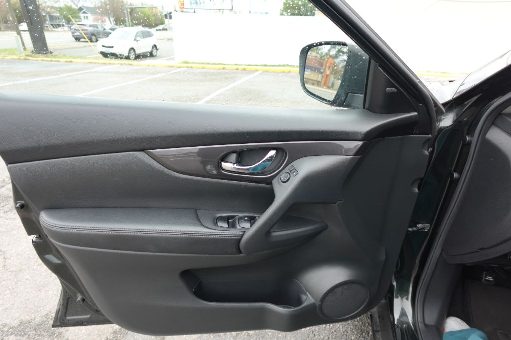 2018 Nissan Rogue - $15,995
