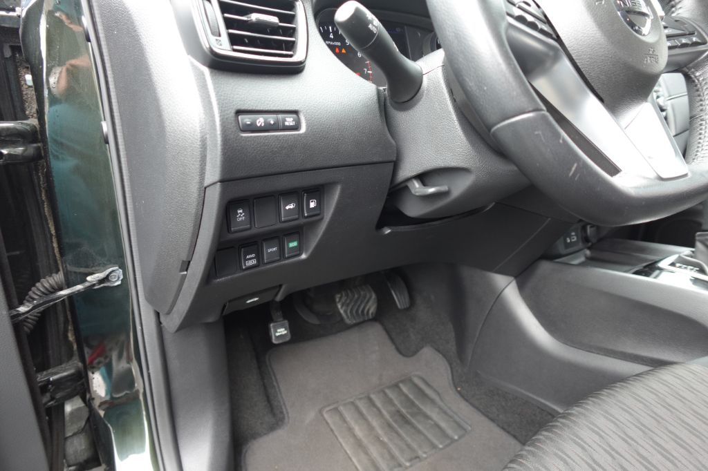 2018 Nissan Rogue - $15,995
