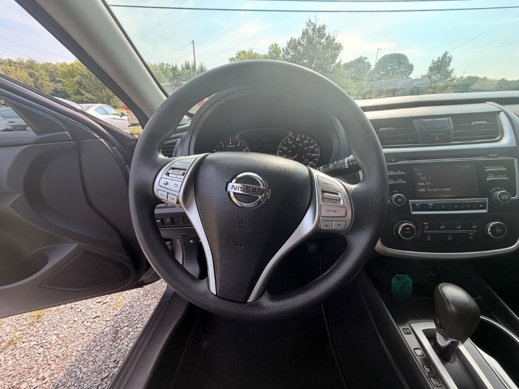 2017 Nissan Altima - $9,000