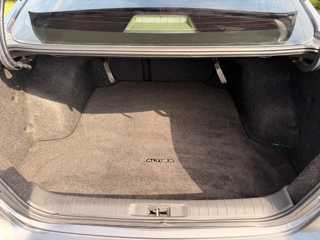 2017 Nissan Altima - $9,000