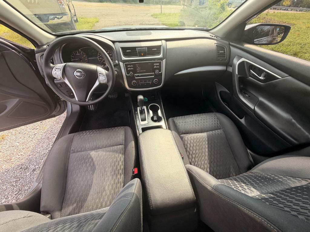 2017 Nissan Altima - $9,000