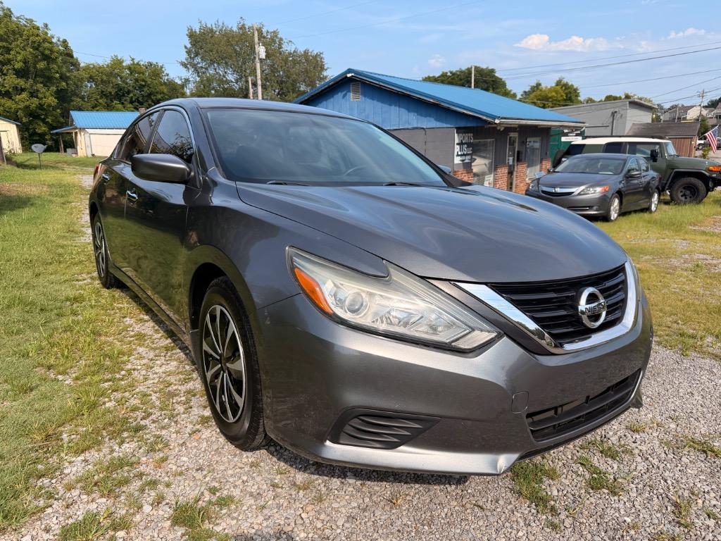 2017 Nissan Altima - $9,000